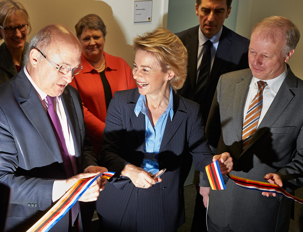 photo Michel Sapin et Ursula von der Leyen